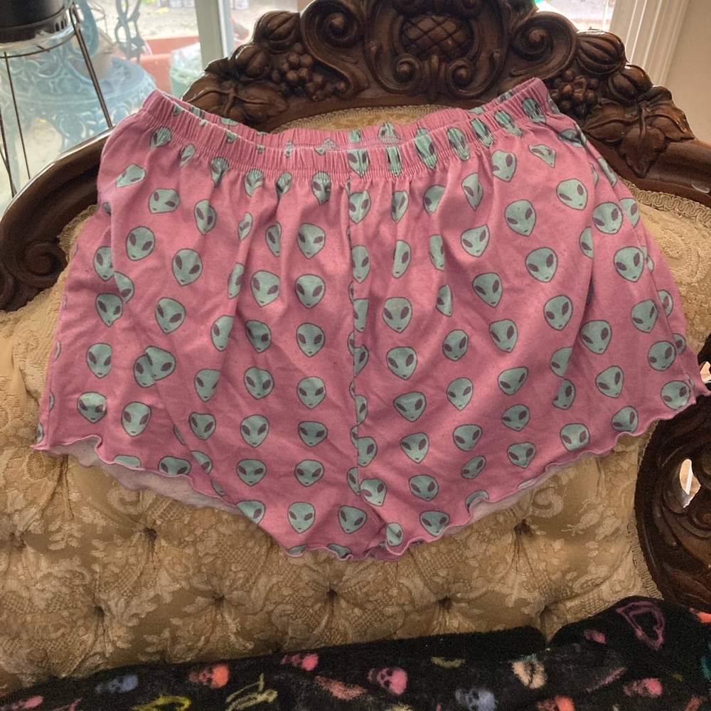 Alien shorts
